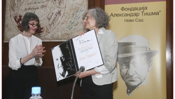 ПИСАЊЕМ ПРОТИВ ЗАБОРАВА: Књижевници Сесил Вајсброт уручена награда Александар Тишма у Новом Саду