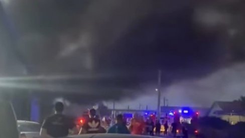 JEZIVI SNIMCI SA LICA MESTA: Gori 4.000 kvadrata u Dobanovcima, veliki broj vatrogasaca na terenu (FOTO/VIDEO)