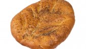 РЕЦЕПТ ЗА ХЛЕБ ИЗ ПРОВАНСЕ: Овај француски хлеб прави се са мешавином зачинског биља и сира