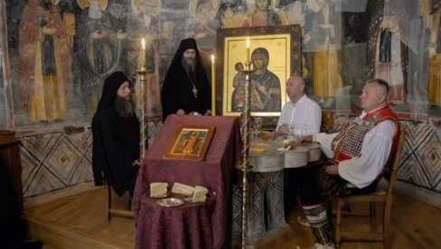 SRDAČAN SUSRET: Ministar Popović za Vidovdan u manastiru Hilandar