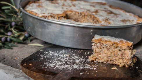 ISPROBAJTE FANUROPITU: Jednostavni grčki posni kolač