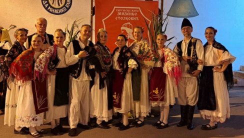 DUPLI USPEH NOVOKOZARAČKIH FOLKLORAŠA: „Kočići“ verno tradiciji igraju narodna kola