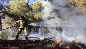 BESNE POŽARI U GRČKOJ: Vatrogasci se bore sa vatrenom stihijom na tri ostrva