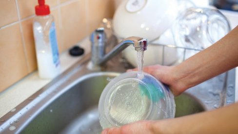 ДА БУДЕ КАО НОВО: Како да очистите пластично посуђе