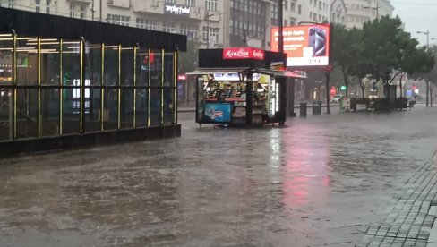 У НАРЕДНИХ САТ ВРЕМЕНА ПЉУСКОВИ С ГРМЉАВИНОМ Огласио се РХМЗ: Ови делови на удару