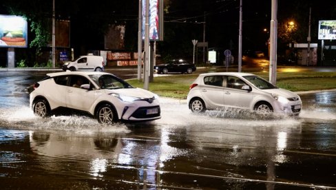 STIŽE NEVREME: RHMZ izdao upozorenje - očekuje se pljusak u naredna dva sata