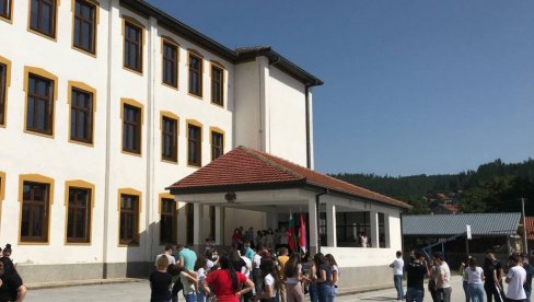 КНЕГИЊА САГЛАСНА, МИНИСТАРСТВО ЋУТИ: У Босилеграду још чекају одговор на иницијативу да се гимназији врати првобитно име