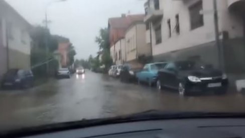 ULICE VEĆ POD VODOM, DUVA JAK VETAR: Sprema se snažno nevreme u ovom delu naše zemlje (VIDEO)