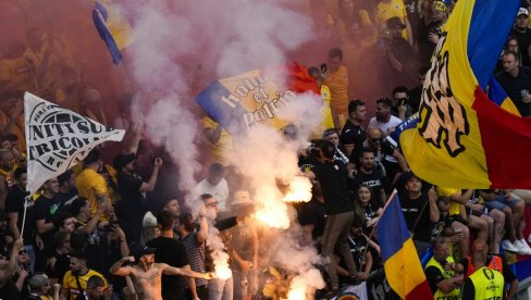 РУМУНИ ОДУШЕВИЛИ СРБИЈУ: Ево шта су румунски навијачи урадили у Београду