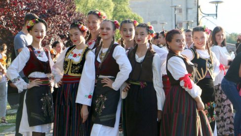 МАНИФЕСТАЦИЈА У ТРИ СЕЛА: За Михољске сусрете у Смедереву пола милиона динара МАНИФЕСТАЦИЈА У ТРИ СЕЛА: За Михољске сусрете у Смедереву пола милиона динара