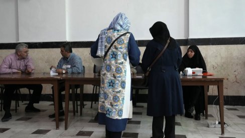 BIRA SE NASLEDNIK RAISIJA: U Iranu danas drugi krug predsedničkih izbora