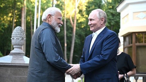 СТРАТЕШКА САРАДЊА ДВЕ ЗЕМЉЕ: Путин и Моди разговарали о развоју односа између Индије и Русије