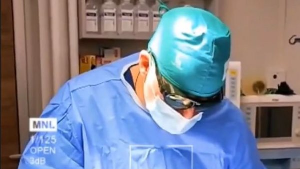 НА МРЕЖАМА ДЕЛИО САВЕТЕ И КАЧИО СЛИКЕ ИЗ САЛЕ: Ово је осумњичени доктор - Уклањао хемороиде пацијенту ласером, човек након тога умро