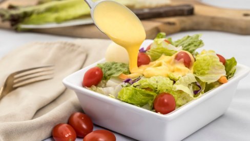 DRESING ZA SALATU: Vrlo je primenjiv na više vrsta salata, koji će promeniti ukus vašeg jela