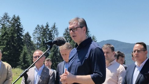 VUČIĆ OBIŠAO REKONSTRUISANI PUT STUDENICA–RUDNO: Država dala šest miliona - ljudi su nam najveća briga (VIDEO)