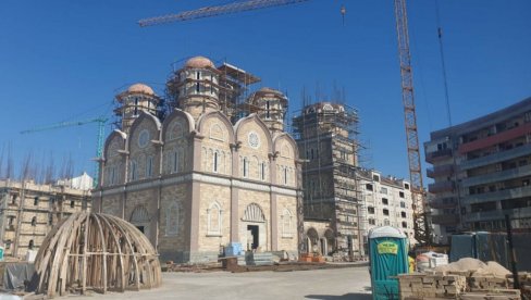 PET ZLATNIH KRSTOVA OBASJAĆE BANJALUKU: Izgradnja Srpsko-ruskog hrama u najvećem gradu Srpske bliži se kraju