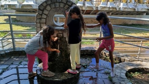 GRAD NA CRNICI I ĆUPRIJA MIRNI, ALI U OKOLINI IMA PROBLEMA U SNABDEVANJU   Slavine suve na svaka dva sata