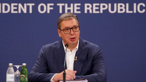 Vučić na ceremoniji uručenja ugovora o radu najboljim diplomcima u Srbiji (VIDEO)