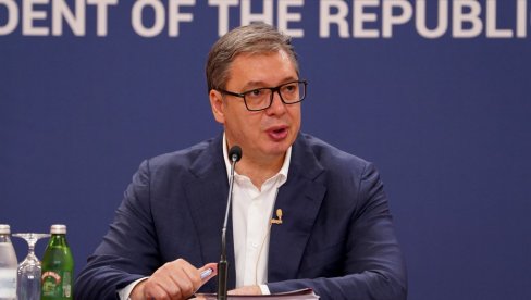VUČIĆ STIGAO U NIŠ: Predsednik je sleteo na aerodrom Konstantin Veliki
