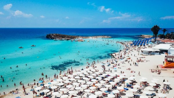 Откривамо званично најлепше плаже у Европи за 2024 са сјајним проводом!