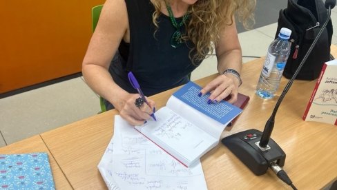 NIKADA NISAM PRESPAVALA U EVROPI: Gošća iz Čilea Andrea Jeftanović predstavila prvo izdanje svoje knjige na srpskom jeziku