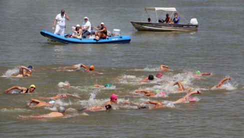 U SMEDEREVU PRVO PLIVANJE NA OTVORENIM VODAMA ZA TROFEJ SMEDEREVSKE TVRĐAVE: Na dunavskoj stazi dugoj 3,7 km nadmetaalo se 26 plivača