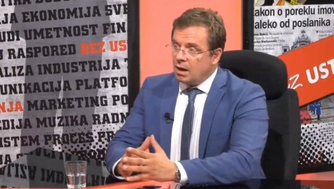 NASTAVLJENI NAPADI NA PREDSEDNIKA! Vučić je ludak, Danilo kriminalac, hoće da siluju decu i prave srpski silovateljski sabor (VIDEO)
