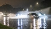 SKORO POLA MILIONA DOMAĆINSTAVA OSTALO BEZ STRUJE: Razorna oluja napravila haos, izdato važno upozorenje građanima