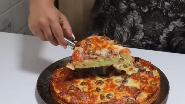 ПИЦА ОД ТИКВИЦА: Доносимо вам савршен рецепт за брзу и здраву пицу од тиквица