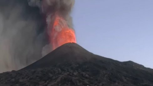 DRAMA U ITALIJI! Požari na Vezuvu, eruptirala Etna, dim se vidi iz Pompeje (VIDEO)