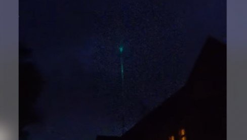 СВИ СЕ ПИТАЈУ ШТА ЈЕ ТО: Невероватни призори забележени на небу изнад Берлина (ВИДЕО)