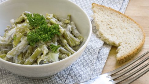 BORANIJA SALATA SA MAJONEZOM: Aromatičan i osvežavajući obrok za vrele dane