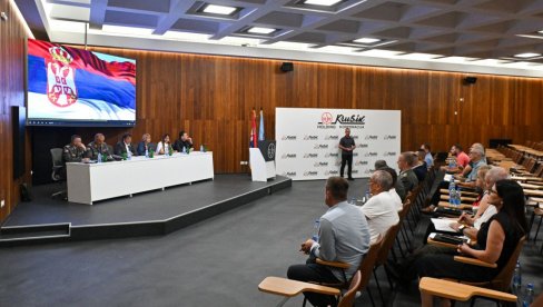 SVI PROIZVODNI POGONI RADE PUNIM KAPACITETOM Gašić: Država ulaže u namensku industriju