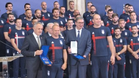 NEMA VEĆE ČASTI NEGO DA UČINITE NEŠTO LEPO ZA SVOJU ZEMLJU Vučić poručio olimpijcima - Sa strepnjom ćemo pratiti vaše nastupe (FOTO)