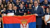 VUČIĆ SA OLIMPIJCIMA: Predsednik srpskom timu uručio državnu zastavu - Svugde gde naš narod živi svim srcem biće uz vas! (VIDEO)