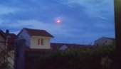 ИШЛА ЈЕ КА НАМА Нишлије синоћ на небу видели црвену куглу - још увек у неверици шта их је снашло (ВИДЕО)