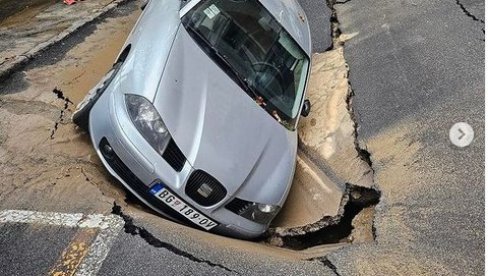 KRATER U KIČEVSKOJ PROGUTAO AUTOMOBIL: U noći između subote i nedelje pukla cev na Vračaru, voda se slivala do Ruzveltove