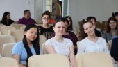 КИНЕСКИЊА НАЈБОЉИ ЂАК У ЖИТИШТУ: Петнаестогодишња Јин Леи Лиу уписала зрењанинску гимназију