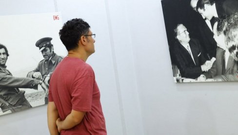 CRTICE IZ ŽIVOTA VELIKOG GLUMCA: U Subotici postavljena izložba „Bata u 90 slika“