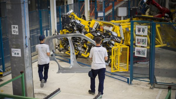 ЦВЕТА АУТОМОБИЛСКА ИНДУСТРИЈА У КРАГУЈЕВЦУ: Повећена производња ситроена Ц3 за 40.000 возила годишње