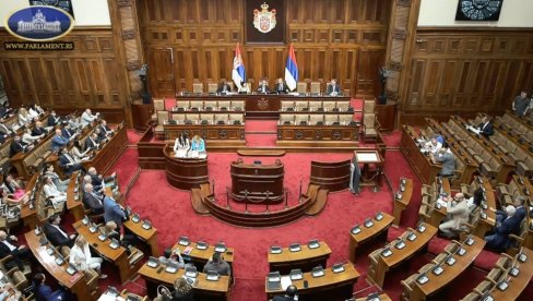 DRŽAVA GONI SVE DUŽNIKE PREMA DECI: U Skupštini juče više svađe oko izbora nego rasprave o važnim propisima