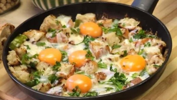 БРЗИ ОБРОК ЗА СВАКО ДОБА ДАНА: Уместо да правите омлет или прженице, испробајте рецепт за ово јело са јајима и хлебом