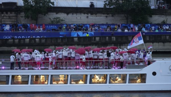 ОРИЛА СЕ ПЕСМА: Ово су српски олимпијци певали на броду док су пловили Сеном на отварању Олимпијских игара (ВИДЕО)