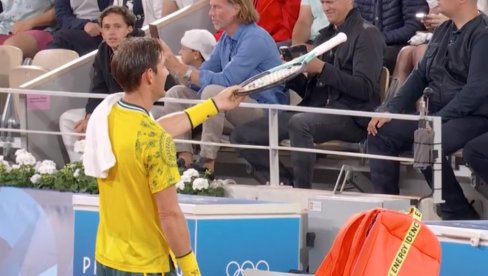 SPASITE ME, SPASITE ME! Novakov rival na Olimpijskim igrama usred meča molio navijače da ga zamene na terenu