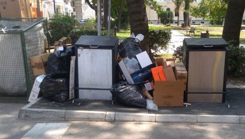 PROBLEM SA SMEĆEM: Puni džakovi i kutije pored podzemnih kontejnera