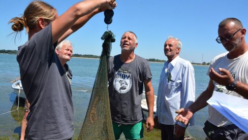 NEGOTINCI PRVI U MAMLJENJU SOMA: Udruženje SUPA po četvrti put organizovalo nadmetanje u ribolovu na bućku na Kusjaku