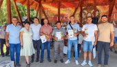 KUPINA PREGAZILA MALINU: Na takmičenju u selu Stave kod Valjeva proizvode predstavilo 40 domaćina