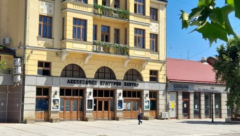 KOLAŽI I CRTEŽI UMETNIKA IZ KRALJEVA: Gostujuća izložba u Leskovačkom kulturnim centru