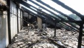 СТИГЛИ И СТРУЈА И ПОМОЋ: Санирају се последице пожара у згради на Канаревом брду