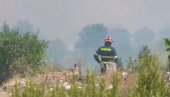 UGROŽENE KUĆE: Veliki požar kod Splita - Zatvoren deo Jadranske magistrale (VIDEO) UGROŽENE KUĆE: Veliki požar kod Splita - Zatvoren deo Jadranske magistrale (VIDEO)